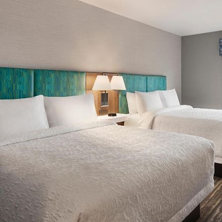 Hampton Inn & Suites Kelowna, British Columbia, Canada Екстериор снимка