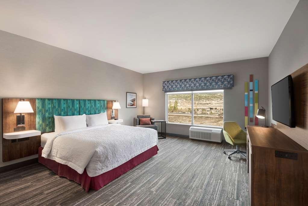 Hampton Inn & Suites Kelowna, British Columbia, Canada Стая снимка