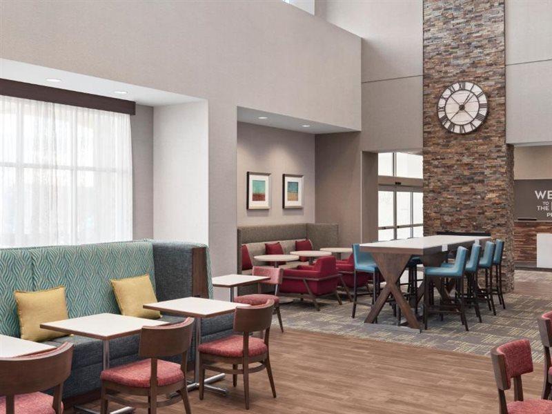 Hampton Inn & Suites Kelowna, British Columbia, Canada Екстериор снимка