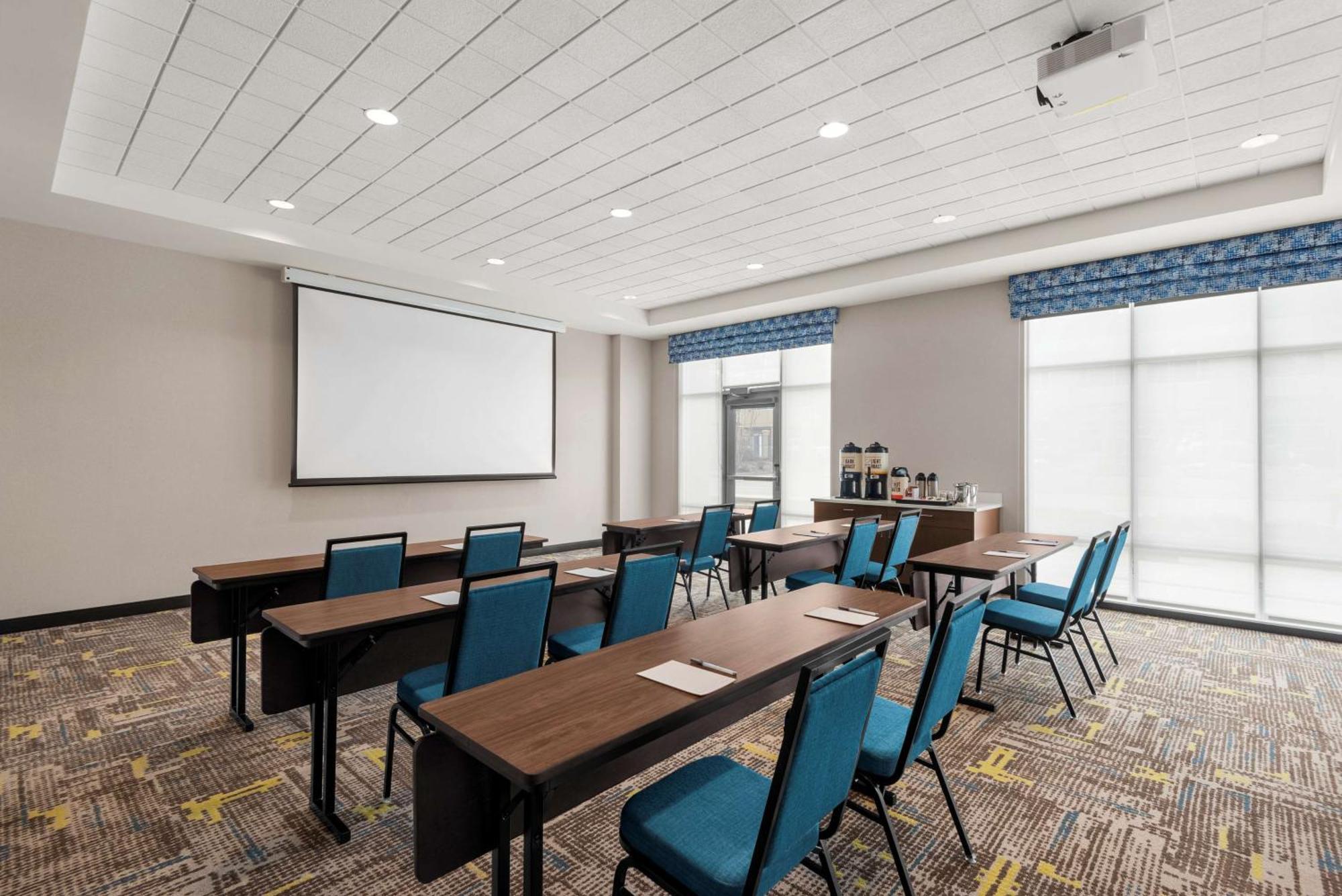 Hampton Inn & Suites Kelowna, British Columbia, Canada Екстериор снимка