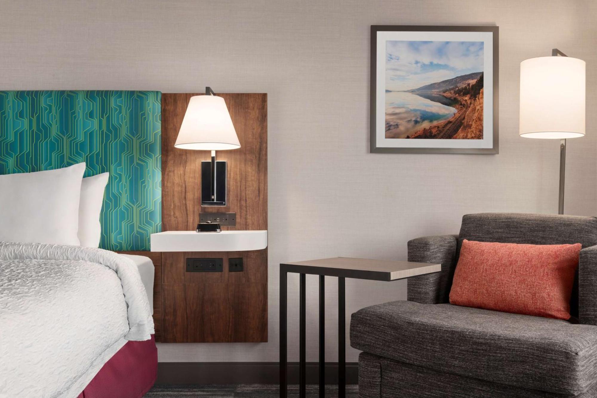 Hampton Inn & Suites Kelowna, British Columbia, Canada Екстериор снимка