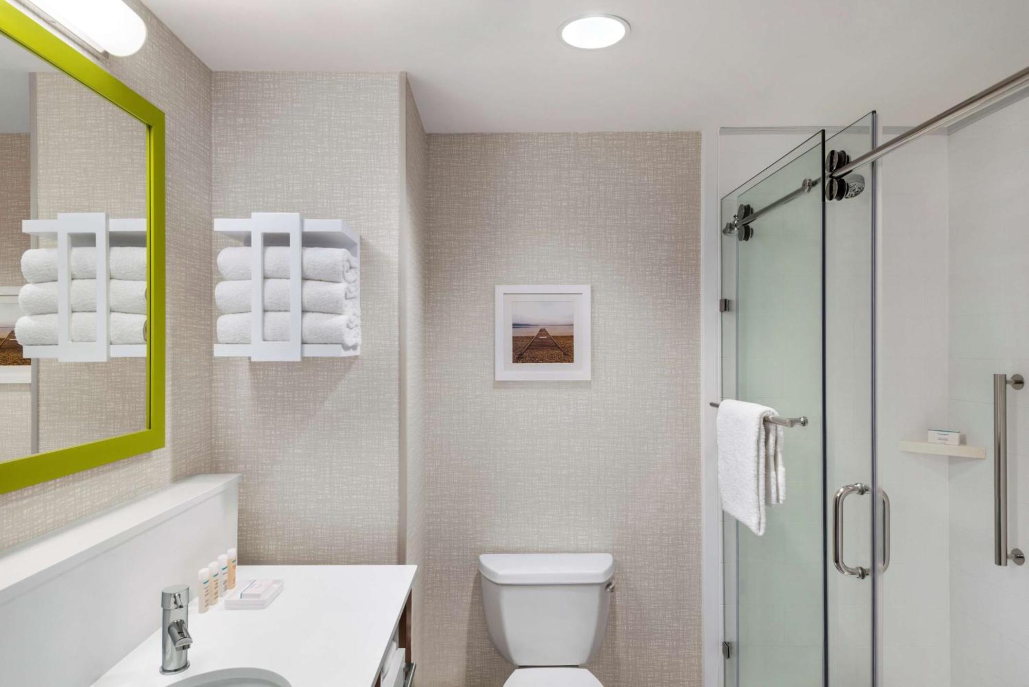Hampton Inn & Suites Kelowna, British Columbia, Canada Екстериор снимка