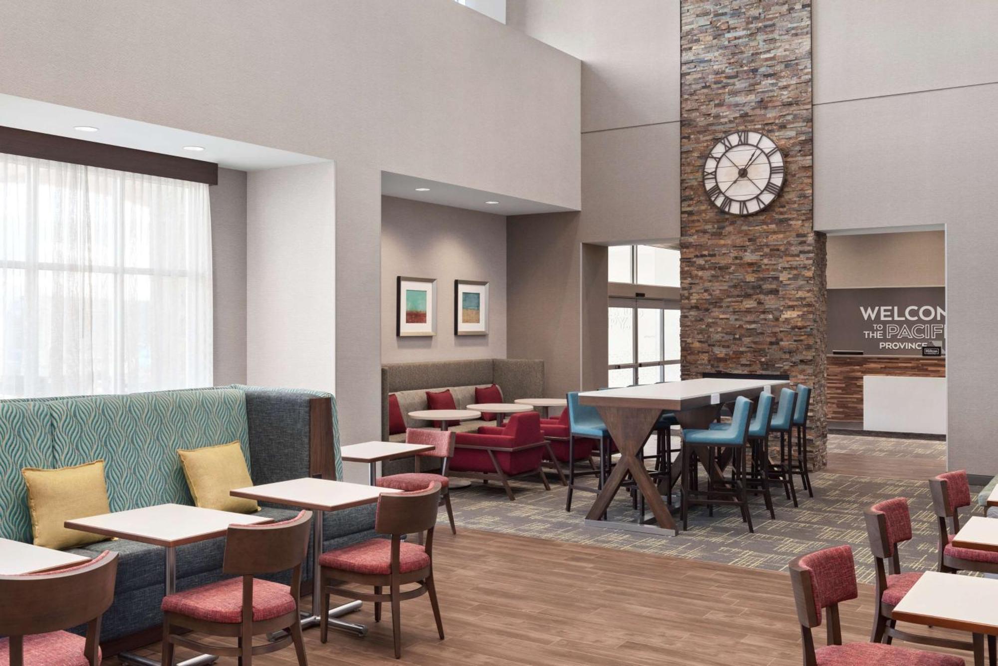 Hampton Inn & Suites Kelowna, British Columbia, Canada Екстериор снимка