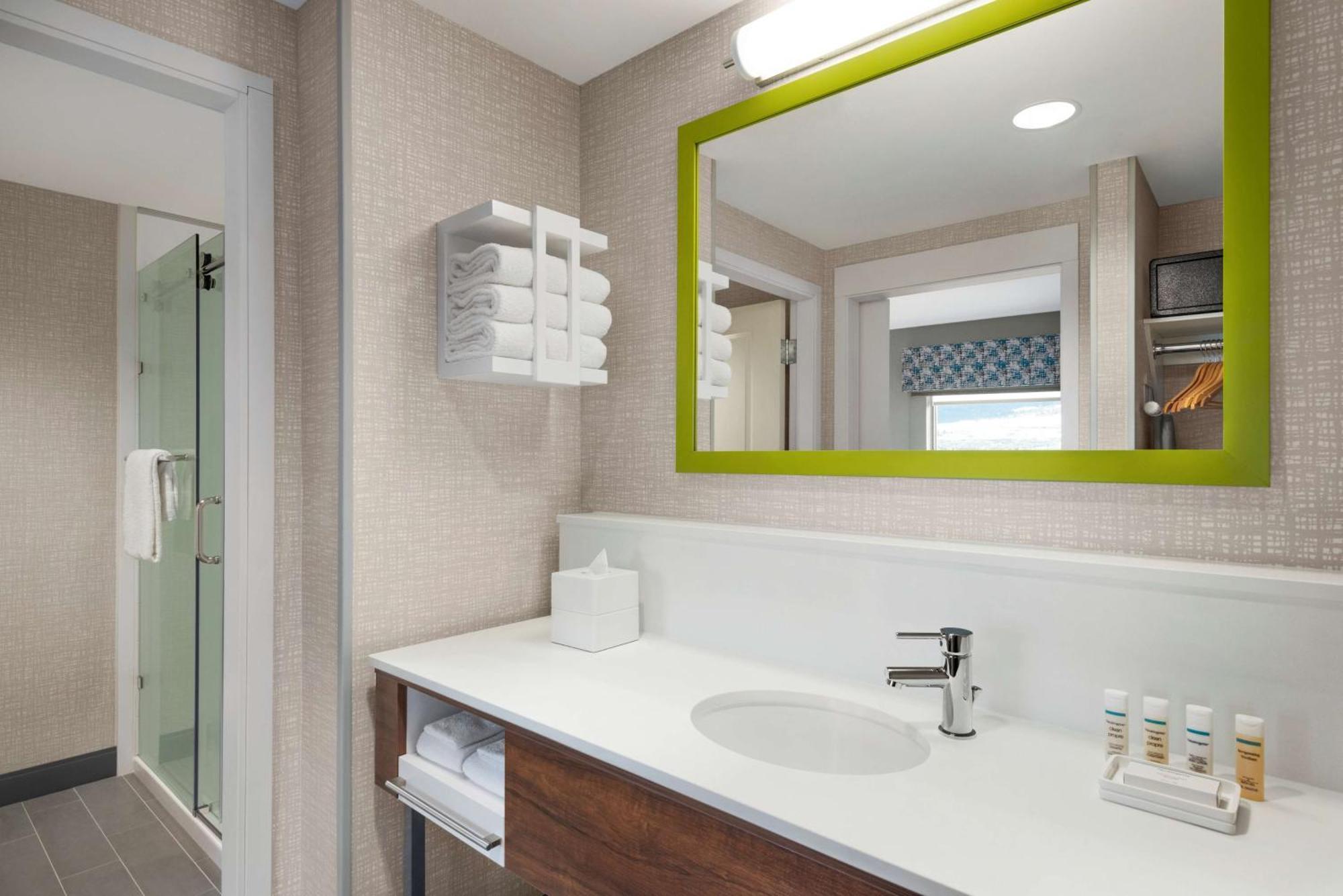 Hampton Inn & Suites Kelowna, British Columbia, Canada Екстериор снимка